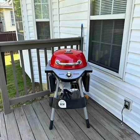 Fenced-yard 3br Near Clt & Hospitals - Dog-friendly - Grill Holiday home *