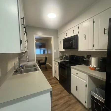 Homestay 2 Bedroom Townhome - New 2026 - Max 7 Guest