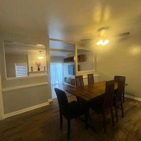 2 Bedroom Townhome - New 2026 - Max 7 Guest Homestay Charlotte