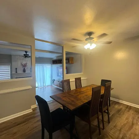 Homestay 2 Bedroom Townhome - New 2026 - Max 7 Guest Charlotte