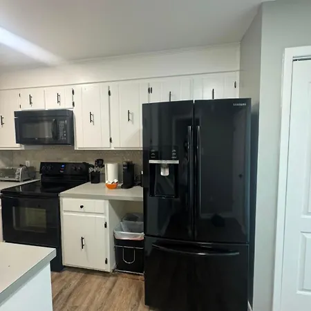 Homestay 2 Bedroom Townhome - New 2026 - Max 7 Guest