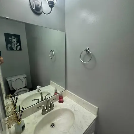 Homestay 2 Bedroom Townhome - New 2026 - Max 7 Guest *