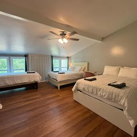 2 Bedroom Townhome - New 2026 - Max 7 Guest *