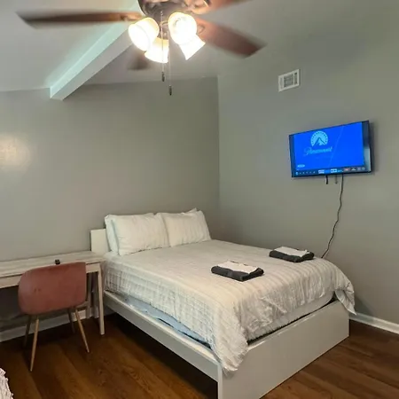 2 Bedroom Townhome - New 2026 - Max 7 Guest Homestay