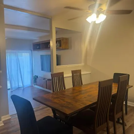 Homestay 2 Bedroom Townhome - New 2026 - Max 7 Guest Charlotte