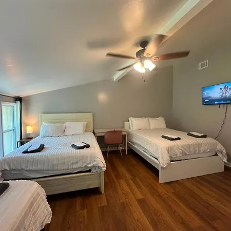 2 Bedroom Townhome - New 2026 - Max 7 Guest *