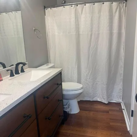 2 Bedroom Townhome - New 2026 - Max 7 Guest * Charlotte
