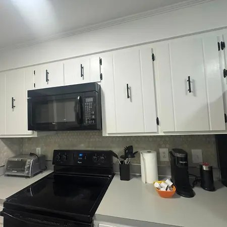 2 Bedroom Townhome - New 2026 - Max 7 Guest