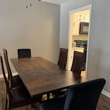 2 Bedroom Townhome - New 2026 - Max 7 Guest Homestay