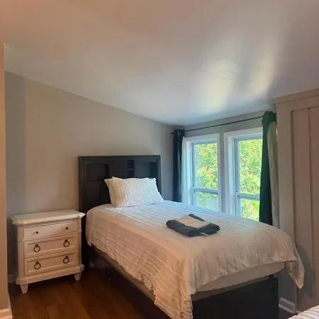 Homestay 2 Bedroom Townhome - New 2026 - Max 7 Guest