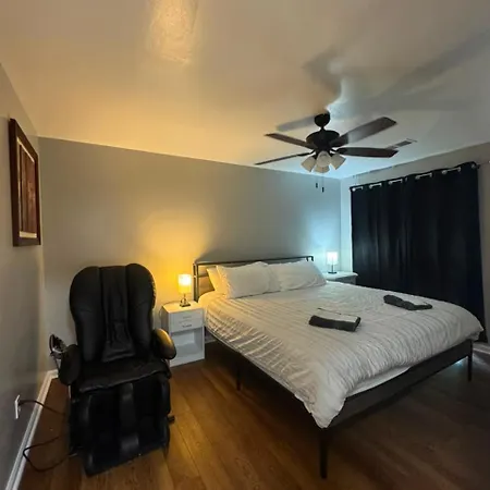 2 Bedroom Townhome - New 2026 - Max 7 Guest Homestay Charlotte