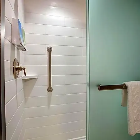 Home2 By Hilton Uptown 3*
