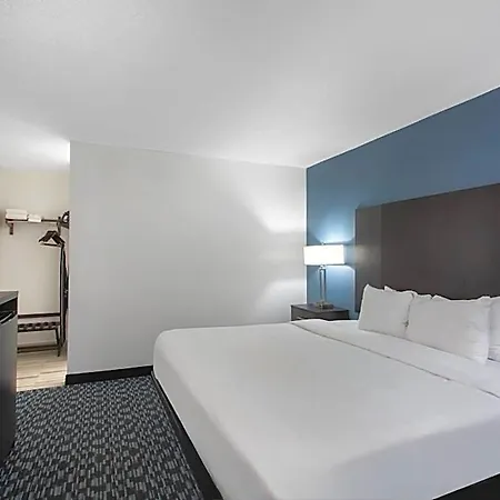 Baymont By Wyndham Hotel Charlotte