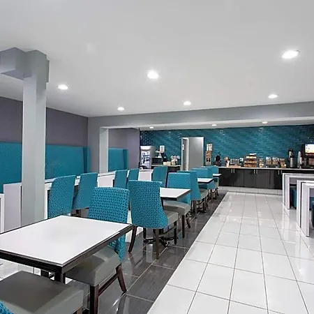 Hotel Baymont By Wyndham Charlotte