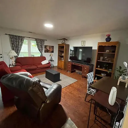 Comfort Home, Near Uptown And Airport *