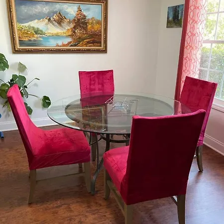 Holiday home Comfort Home, Near Uptown And Airport