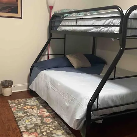 Comfort Home, Near Uptown And Airport Holiday home *