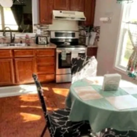 Holiday home Comfort Home, Near Uptown And Airport *