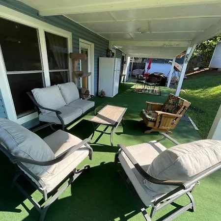 Comfort Home, Near Uptown And Airport *