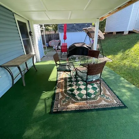 Comfort Home, Near Uptown And Airport Holiday home *