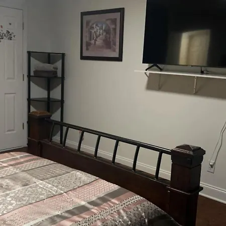Comfort Home, Near Uptown And Airport *