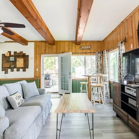 Waterfront Cottage, Fiery Sunsets Homestay Charlotte