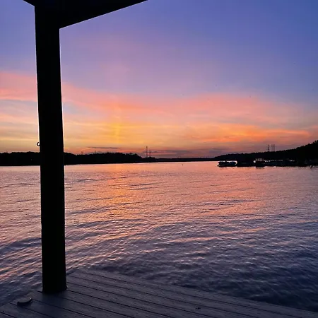 Waterfront Cottage, Fiery Sunsets Charlotte
