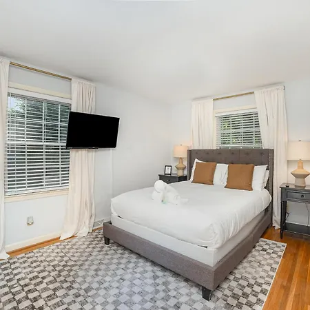 Close 2 Southpark Pet Friendly W Fenced-in Yard Holiday home Charlotte