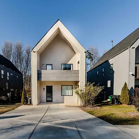 Family-friendly 4br W Bunk Beds & Outdoor Grill *
