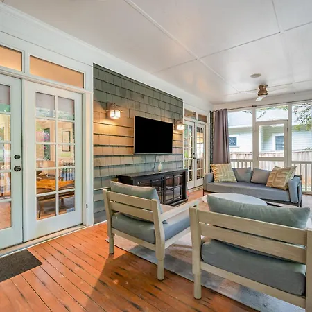 The Ultimate Escape - Midwood Hideaway With Hot Tub, Peloton, Games Charlotte