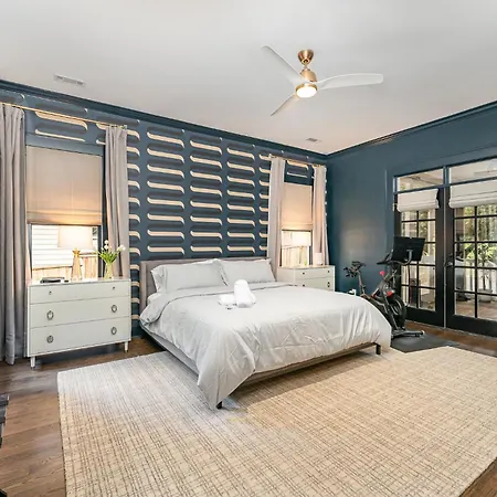 The Ultimate Escape - Midwood Hideaway With Hot Tub, Peloton, Games Holiday home Charlotte