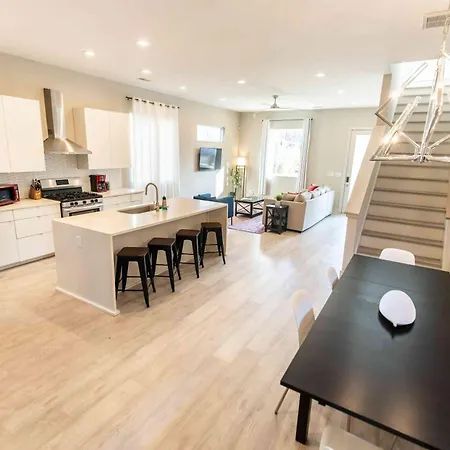 Family-friendly 4br W Bunk Beds & Outdoor Grill