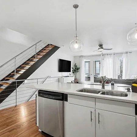 New! Minutes To Uptown Clt W King Holiday home *