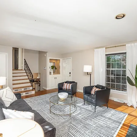 Close 2 Southpark Pet Friendly W Fenced-in Yard Holiday home