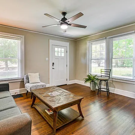 Duplex Close To Uptown And Sports *