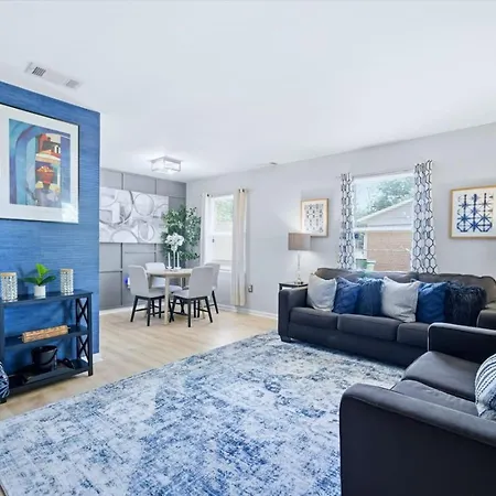 Holiday home Uptown 3br Oasis - Ice Bath, Firepit, Private Yard