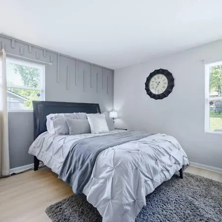 Holiday home Uptown 3br Oasis - Ice Bath, Firepit, Private Yard *