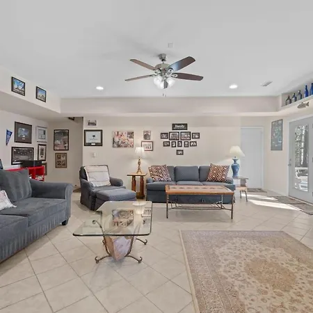 Cozy Cove Flying Squirrel Holiday home Charlotte