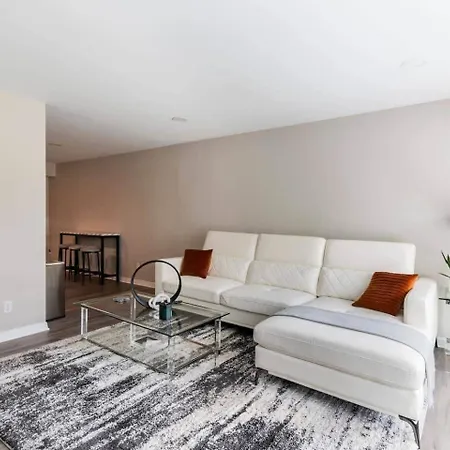 Escape W/ Spacious Yard * Charlotte
