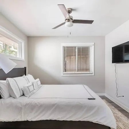Escape W/ Spacious Yard Holiday home *