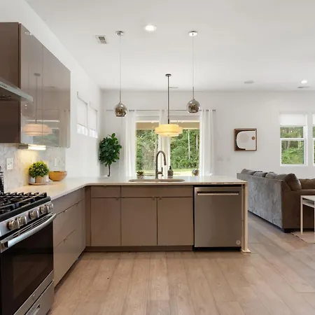 Charming 3br With Patio