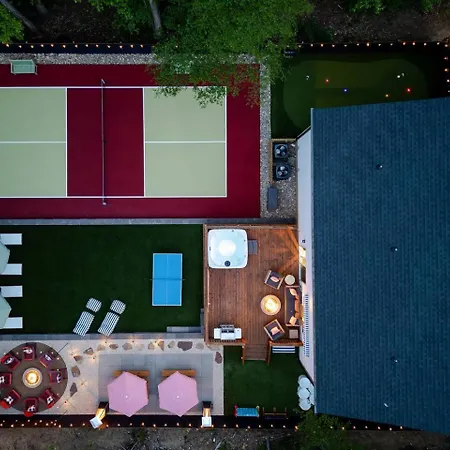 Holiday home New! Hottub+pickleball+gameroom+movies+golf+games Charlotte