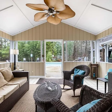 Poolside Paradise In The Heart Of Charlotte