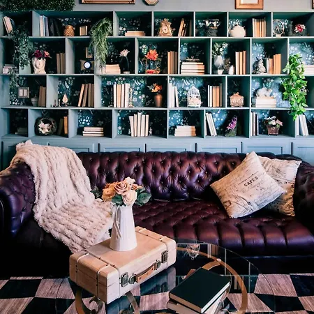 Alice & Wonderland Wellness Themed Uptown Spot
