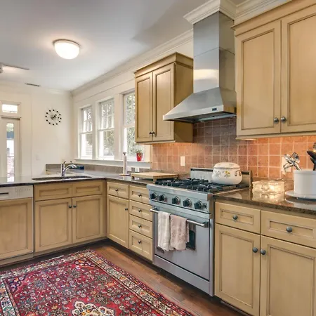 Holiday home Walk To Dtwn! Historic & Elegant Gem In Charlotte
