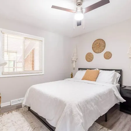 Holiday home W/ Spacious Outdoor Space Charlotte