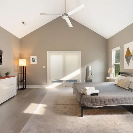Charming 3br With Patio Holiday home *