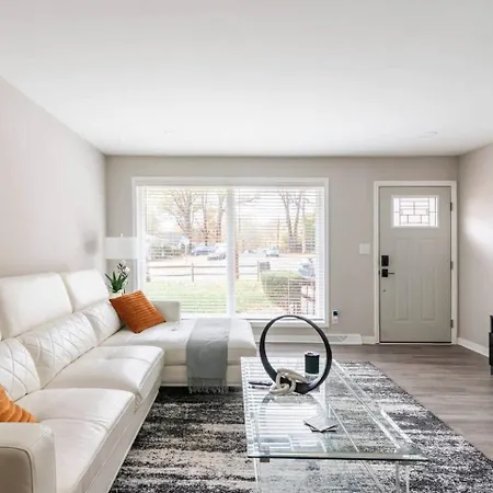 Escape W/ Spacious Yard Charlotte