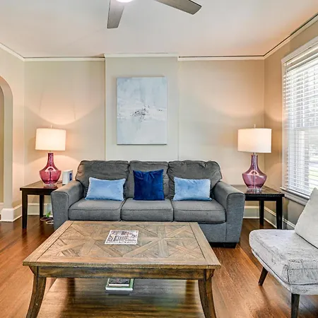 Duplex Close To Uptown And Sports *