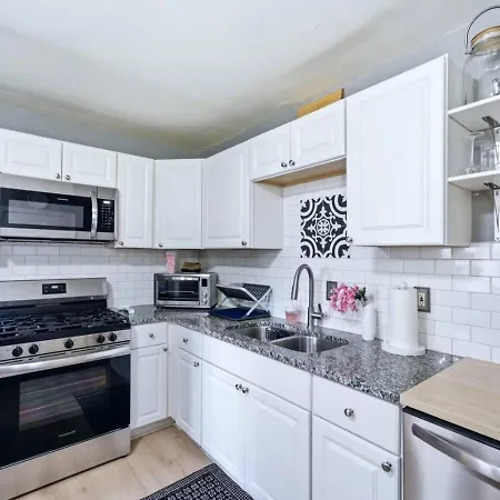 Holiday home Uptown 3br Oasis - Ice Bath, Firepit, Private Yard
